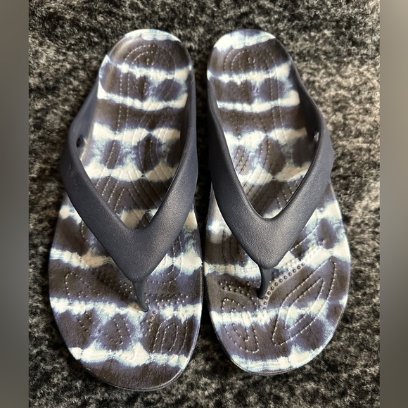 CROCS Shoes - CROC Flip Flops tied dyed Blue white size 10 NWOT